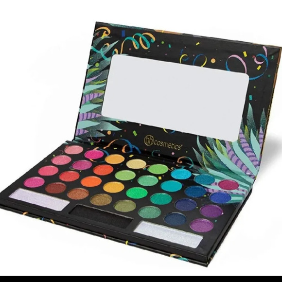 Take Me Back To Brazil Rio Edition 35 Color Shadow Palette - Picture 3 of 3